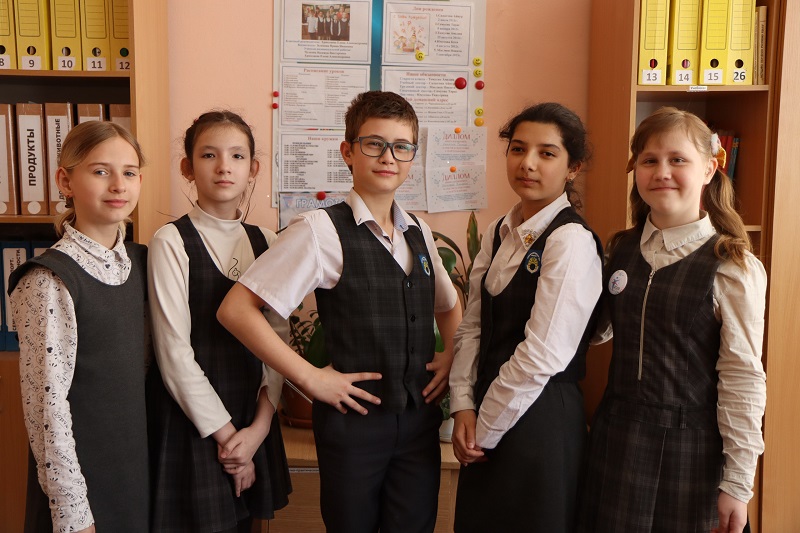 Обеспечение учащегося школьной формой.